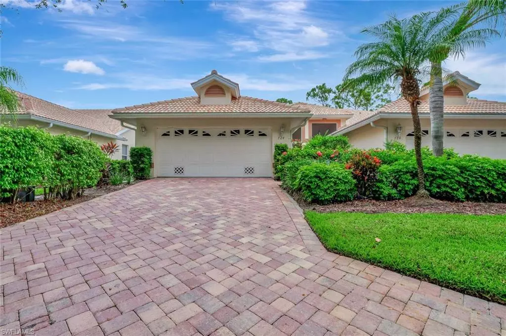 Naples, FL 34110,724 Wiggins Bay DR #9-9L