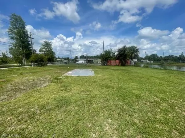 North Fort Myers, FL 33917,2201 Laurel LN