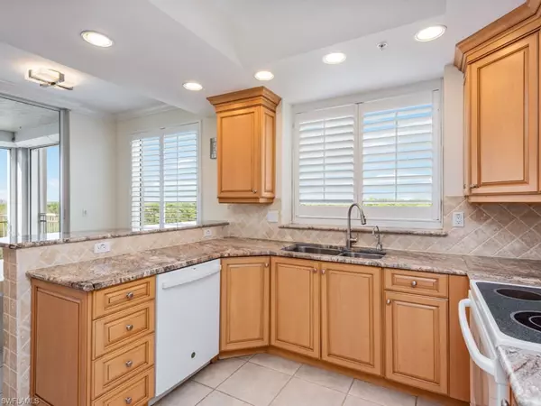 Naples, FL 34110,1001 Arbor Lake DR #408