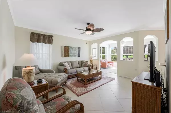 Naples, FL 34110,1320 Charleston Square DR #2-101