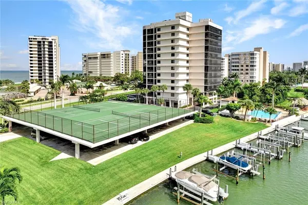 Naples, FL 34108,11030 Gulf Shore DR #302