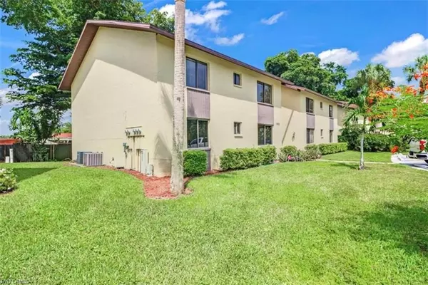 Naples, FL 34104,1460 Green Valley CIR #401