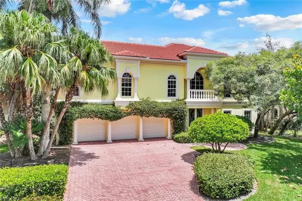 861 Hideaway CIR W, Marco Island, FL 34145