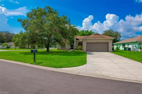 3271 Lemon LN, Naples, FL 34120