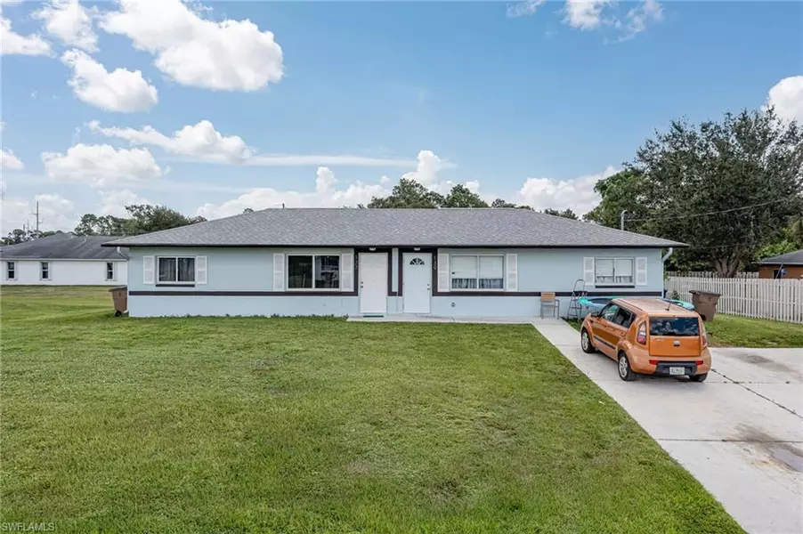 137/139 Gordon AVE S, Lehigh Acres, FL 33973