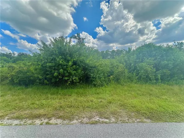 1804 Mayberry DR, Lehigh Acres, FL 33972