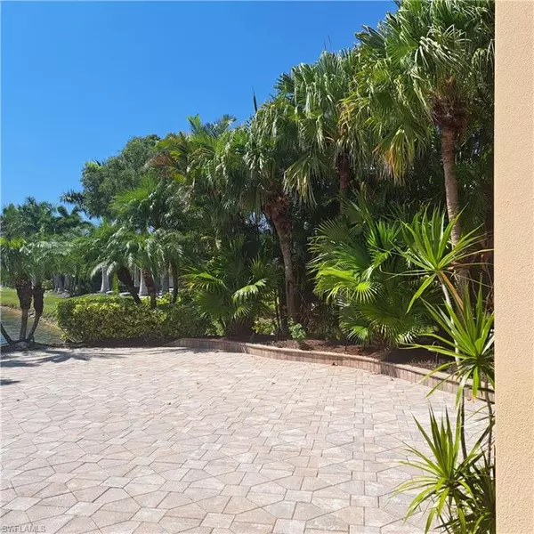 Naples, FL 34114,4847 Carriage CT