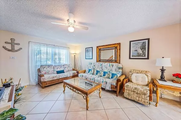 Marco Island, FL 34145,87 Marco Villas DR #M-4