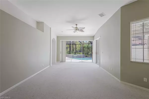 Estero, FL 34135,10221 Cape Roman RD #102