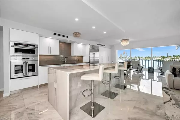 2750 Gulf Shore Blvd. N, #204, Naples, FL 34103