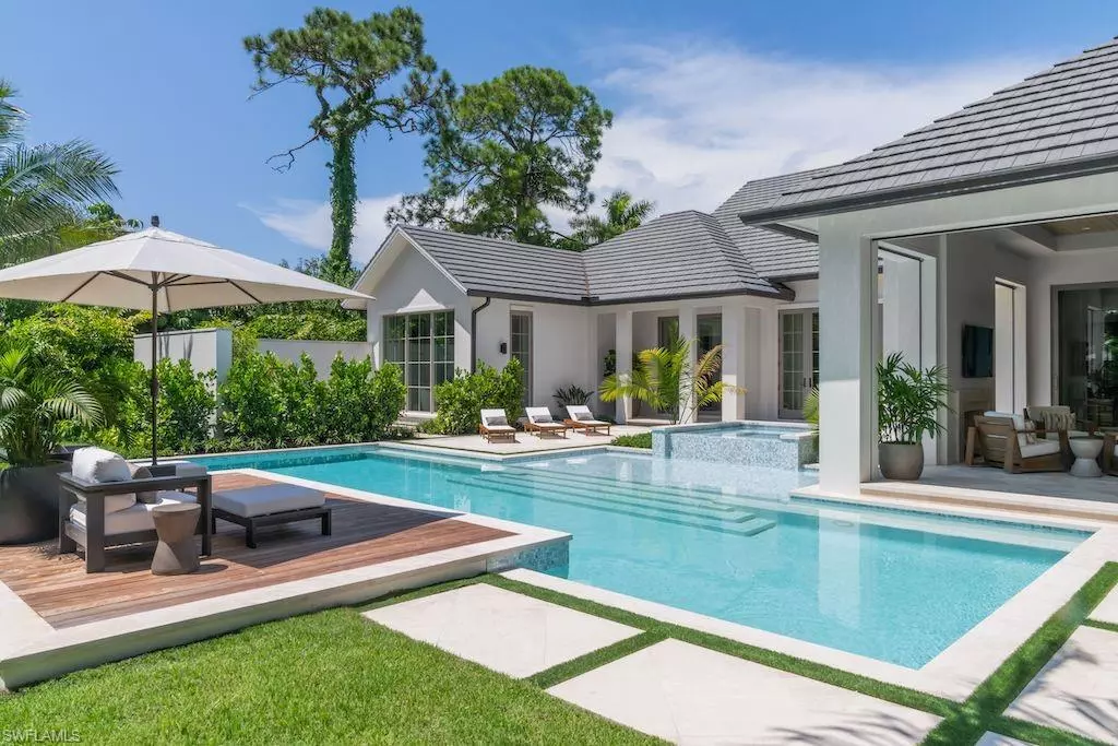 Naples, FL 34102,470 Banyan BLVD