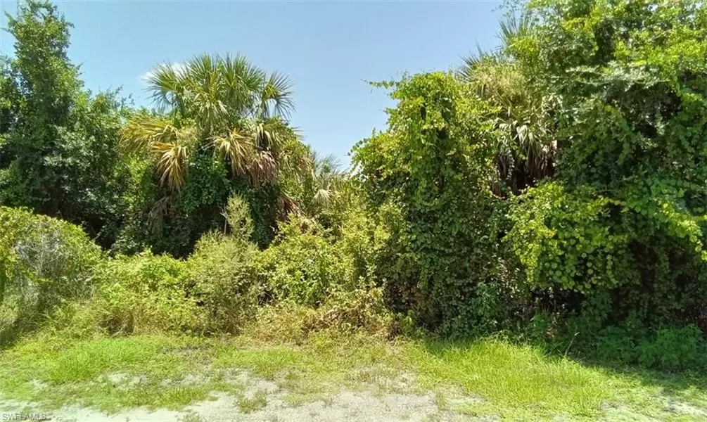 3123 26th ST SW, Lehigh Acres, FL 33976