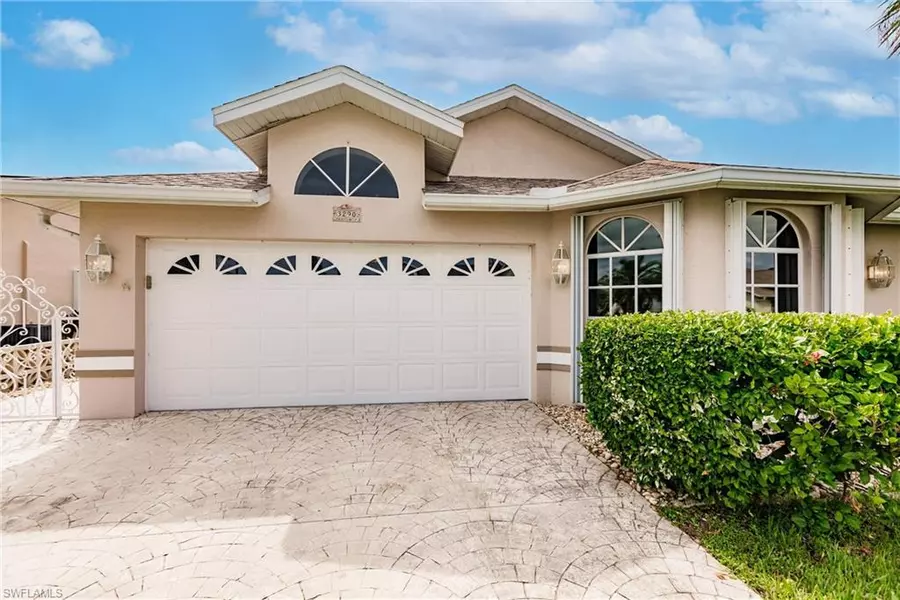 3290 Clubview DR, North Fort Myers, FL 33917