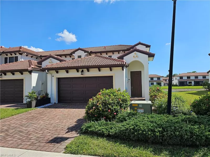 7914 Bristol CIR, Naples, FL 34120