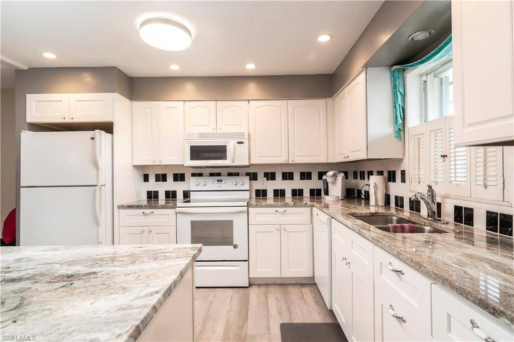 600 Valley Stream DR #F8,  Naples,  FL 34113