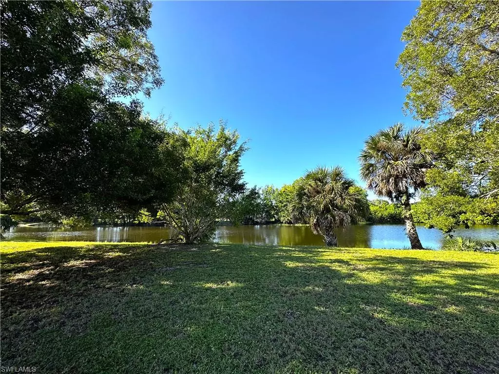 Naples, FL 34114,270 Indian Key LN #264