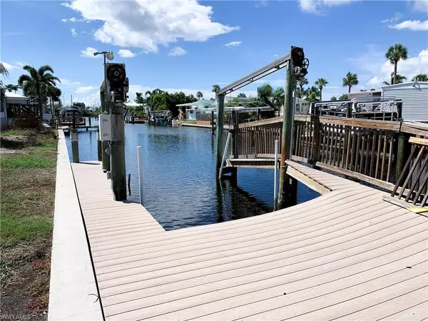 Fort Myers Beach, FL 33931,11300 Bougainvillea LN