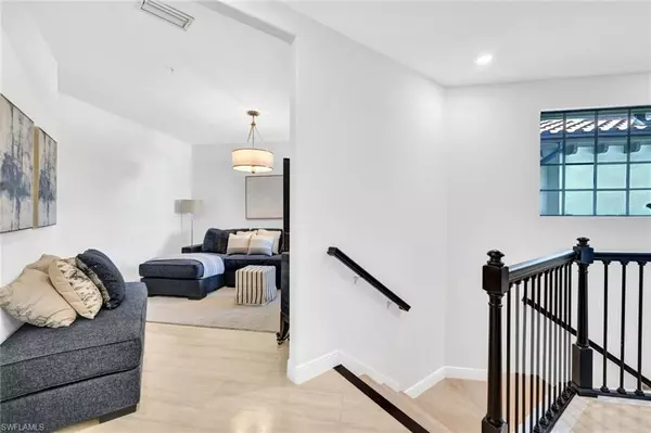 16352 Viansa WAY #201 Naples, FL 34110