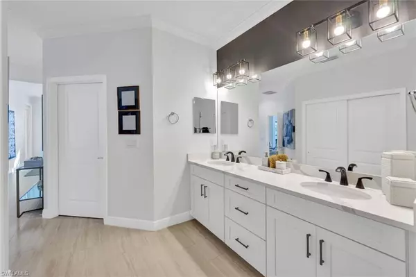 16352 Viansa WAY #201 Naples, FL 34110