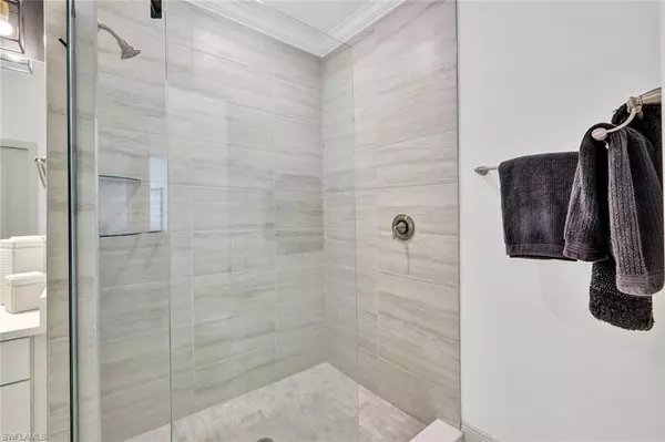 16352 Viansa WAY #201 Naples, FL 34110