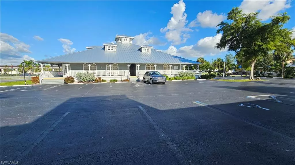 Fort Myers, FL 33919,6700 Winkler RD #3