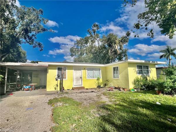 427 Fairfax DR,  Fort Myers,  FL 33905