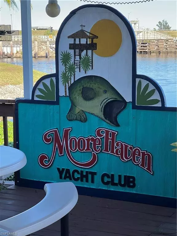 Moore Haven, FL 33471,864 Yacht Club WAY NW