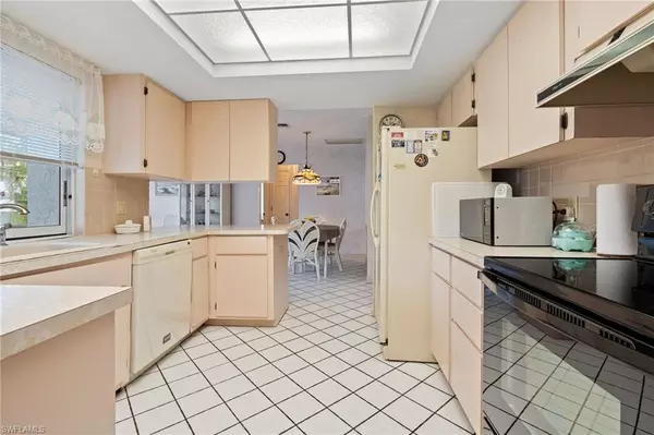 288 Castaways ST Marco Island, FL 34145