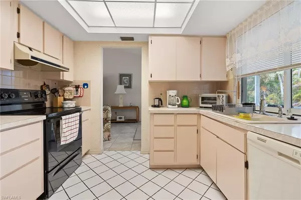 288 Castaways ST Marco Island, FL 34145