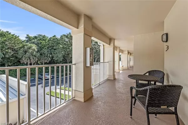 Naples, FL 34110,1005 Tarpon Cove DR #203