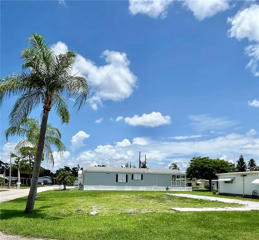 North Fort Myers, FL 33917,763 Knotty Pine CIR