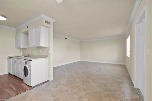 Naples, FL 34112,4615 Bayshore DR #E4