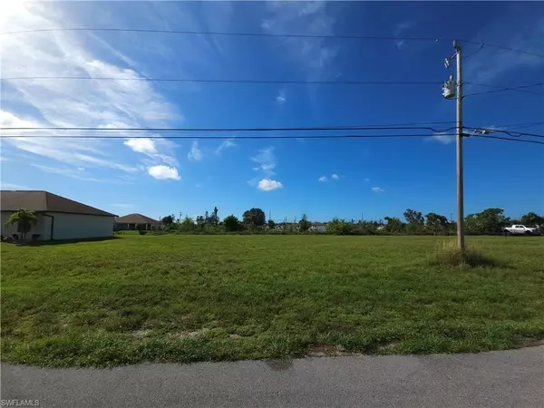 Cape Coral, FL 33909,318 NE ST NE