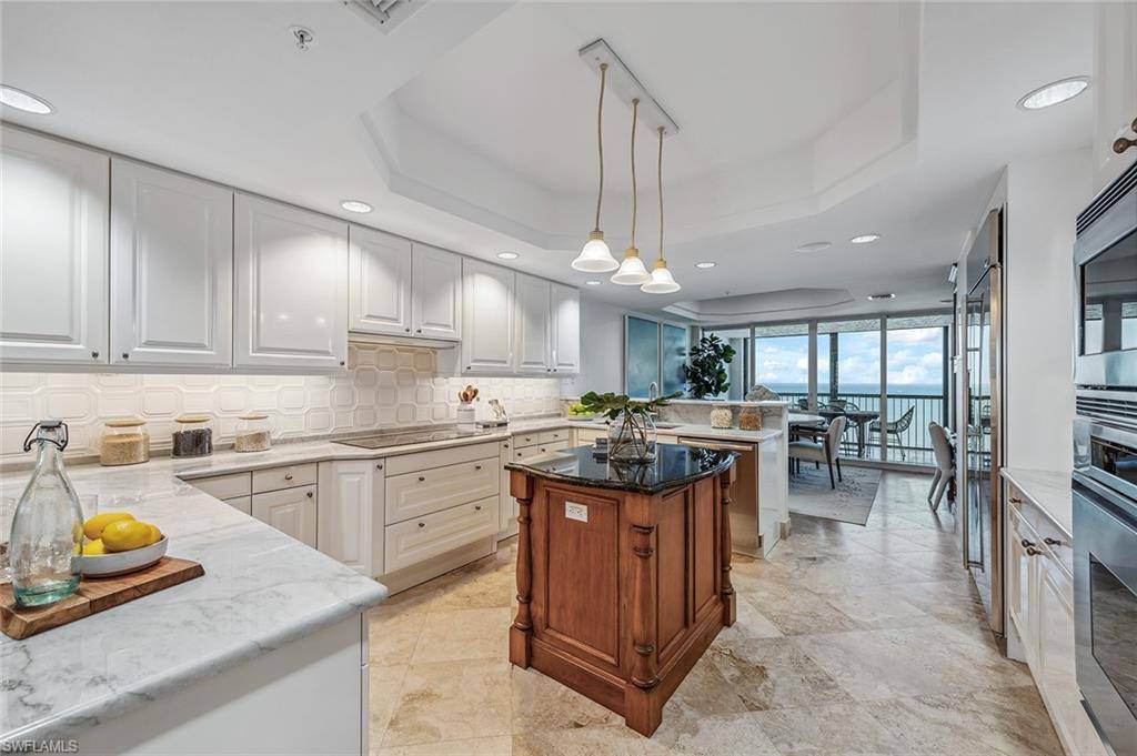 Naples, FL 34108,8473 Bay Colony DR #1703