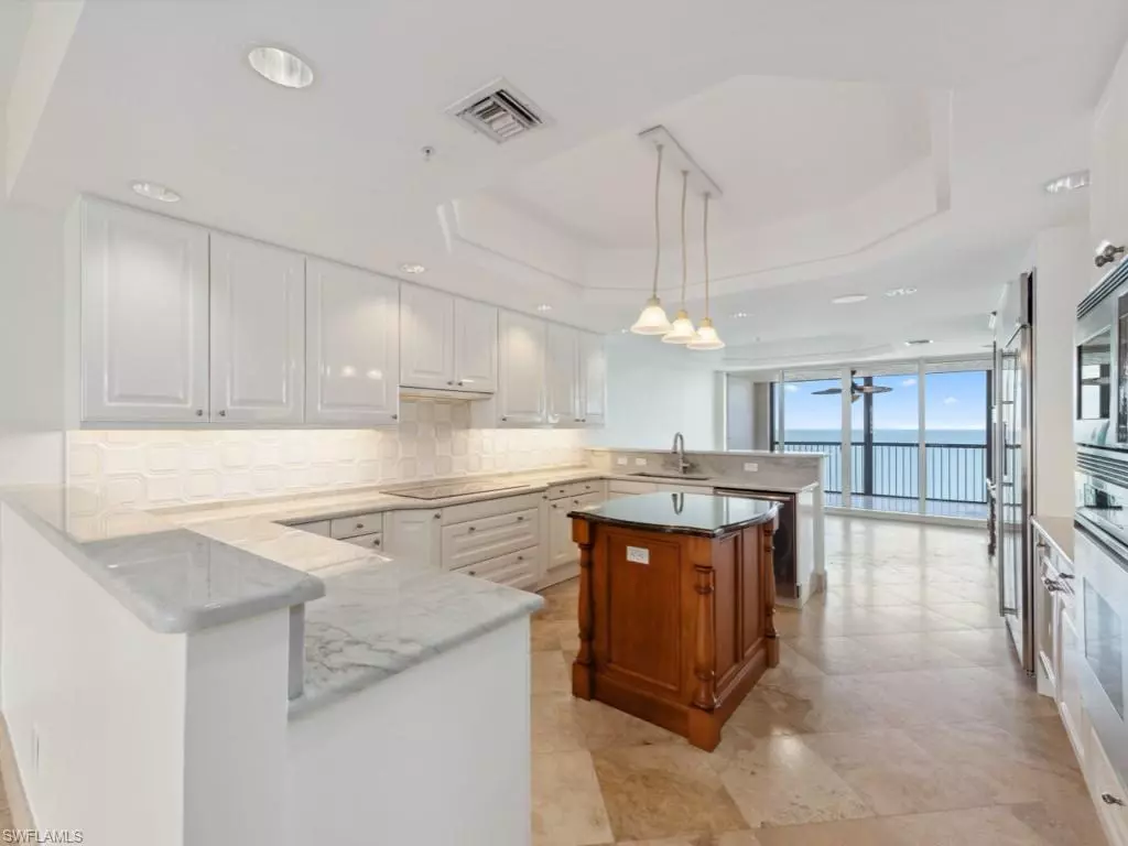 Naples, FL 34108,8473 Bay Colony DR #1703