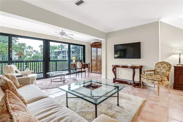 Naples, FL 34102,615 8th AVE S #615