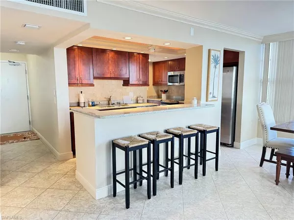 Marco Island, FL 34145,260 Seaview CT #1006