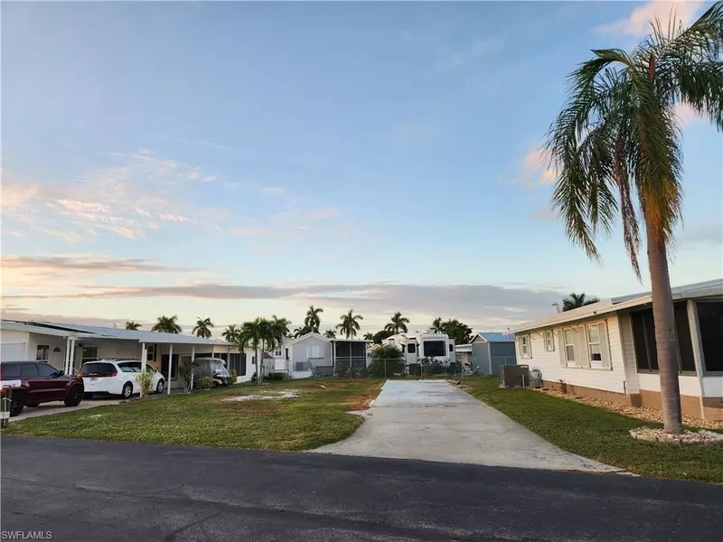 211 Derwent BLVD, Fort Myers, FL 33908