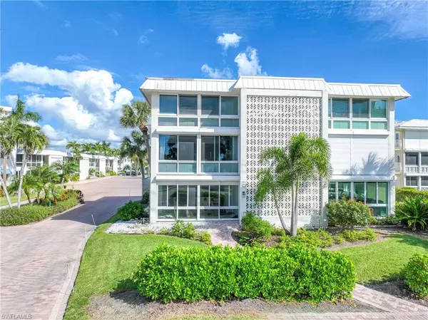 Naples, FL 34102,2100 Gulf Shore BLVD N #212