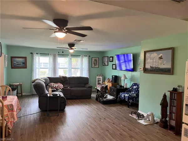 North Fort Myers, FL 33903,504 Pangola DR