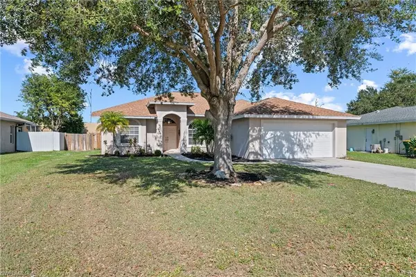 879 Grove DR, Naples, FL 34120