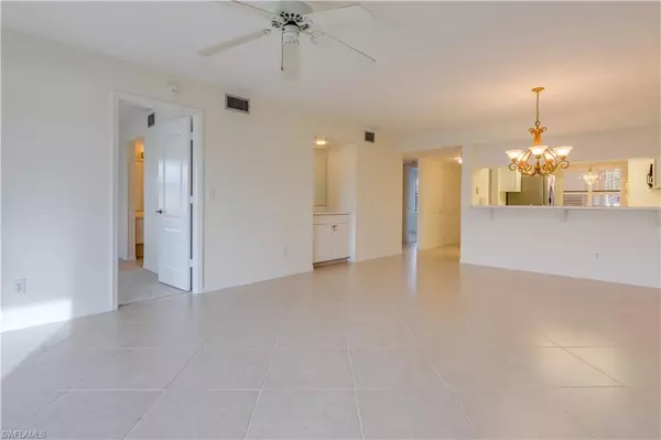 Naples, FL 34104,7240 Coventry CT #320