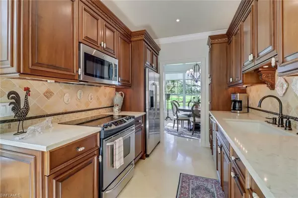 Naples, FL 34119,97 Silver Oaks CIR #2101