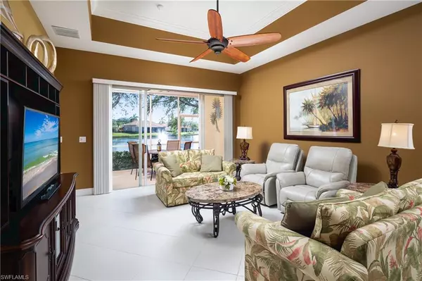 Naples, FL 34104,8165 Sanctuary DR #71-1