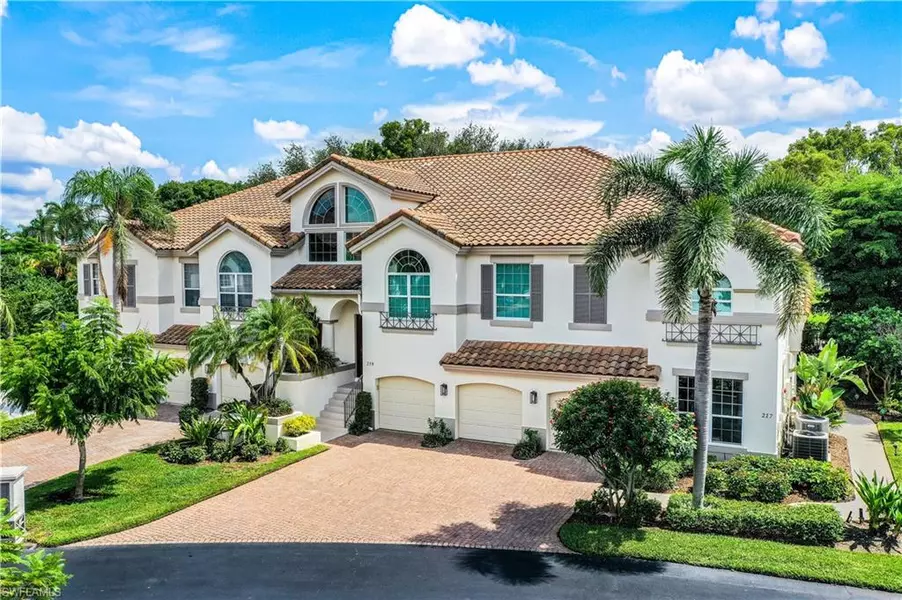 217 Colonade CIR, Naples, FL 34103