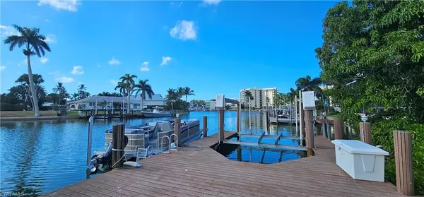 Naples, FL 34102,300 Mooring Line DR