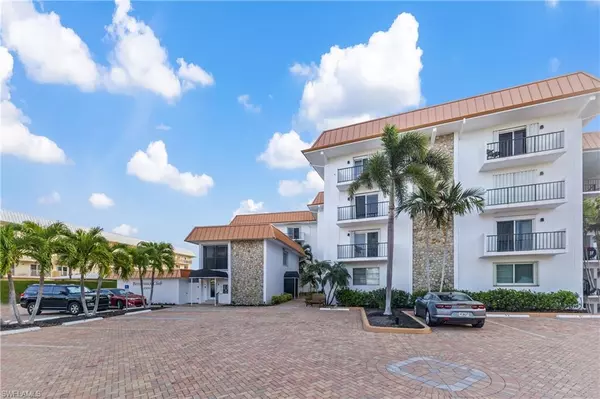 Naples, FL 34103,2900 Gulf Shore BLVD N #303