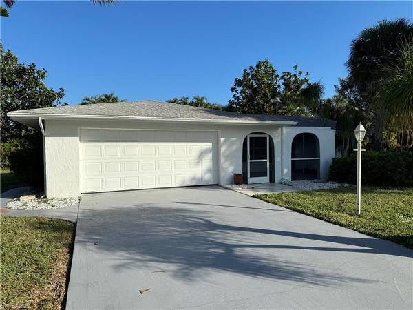 2393 Outrigger LN, Naples, FL 34104