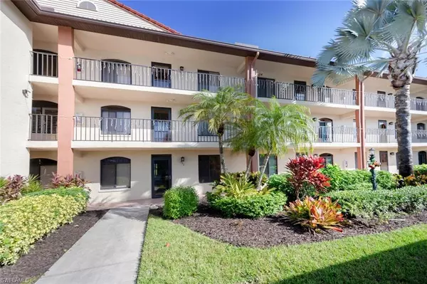 Naples, FL 34104,7300 Coventry CT #602