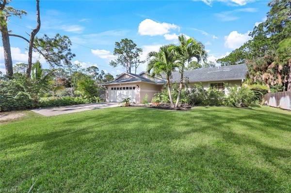 5977 Star Grass LN, Naples, FL 34116